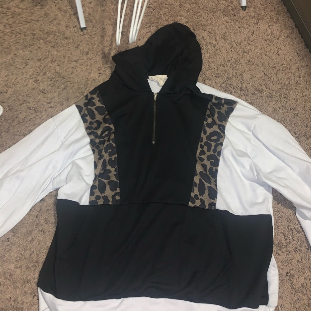 Light weight quarter zip up
